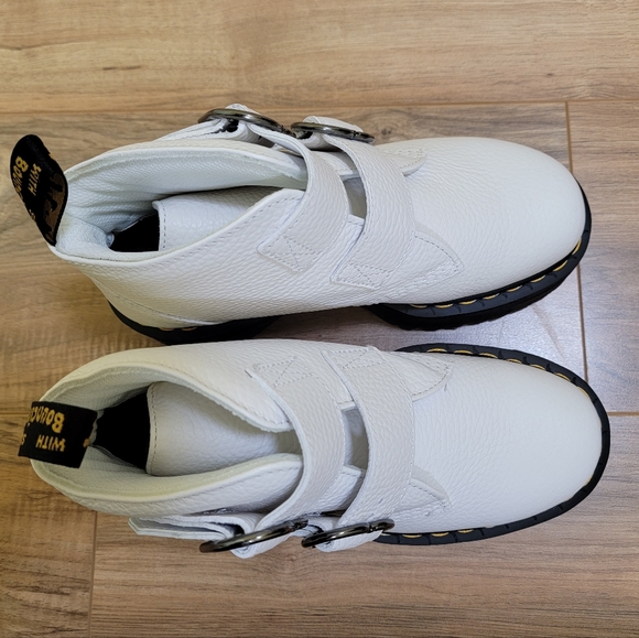 ❤️Dr. Martens, DEVON FLOWER BUCKLE LEATHER PLATFORM BOOTS,size US 7 - Picture 7 of 12